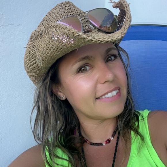 Meet your Posher, Andrea - Picture 1 of 1